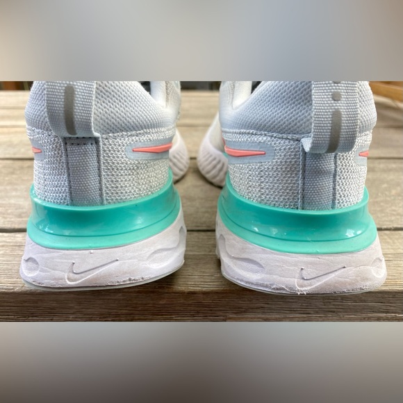 Nike React Infinity Flyknit 2 Sneakers Women’s - Picture 5 of 9